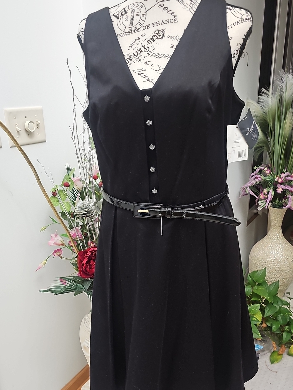 Liz Claiborne Black V-Neck Sleeveless Dress with Decorative Buttons and Belt